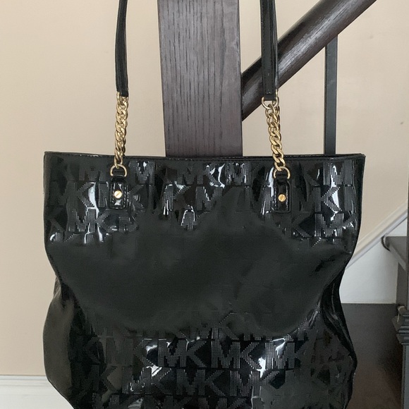 MICHAEL KORS PATENT LEATHER BAG - Picture 2 of 15